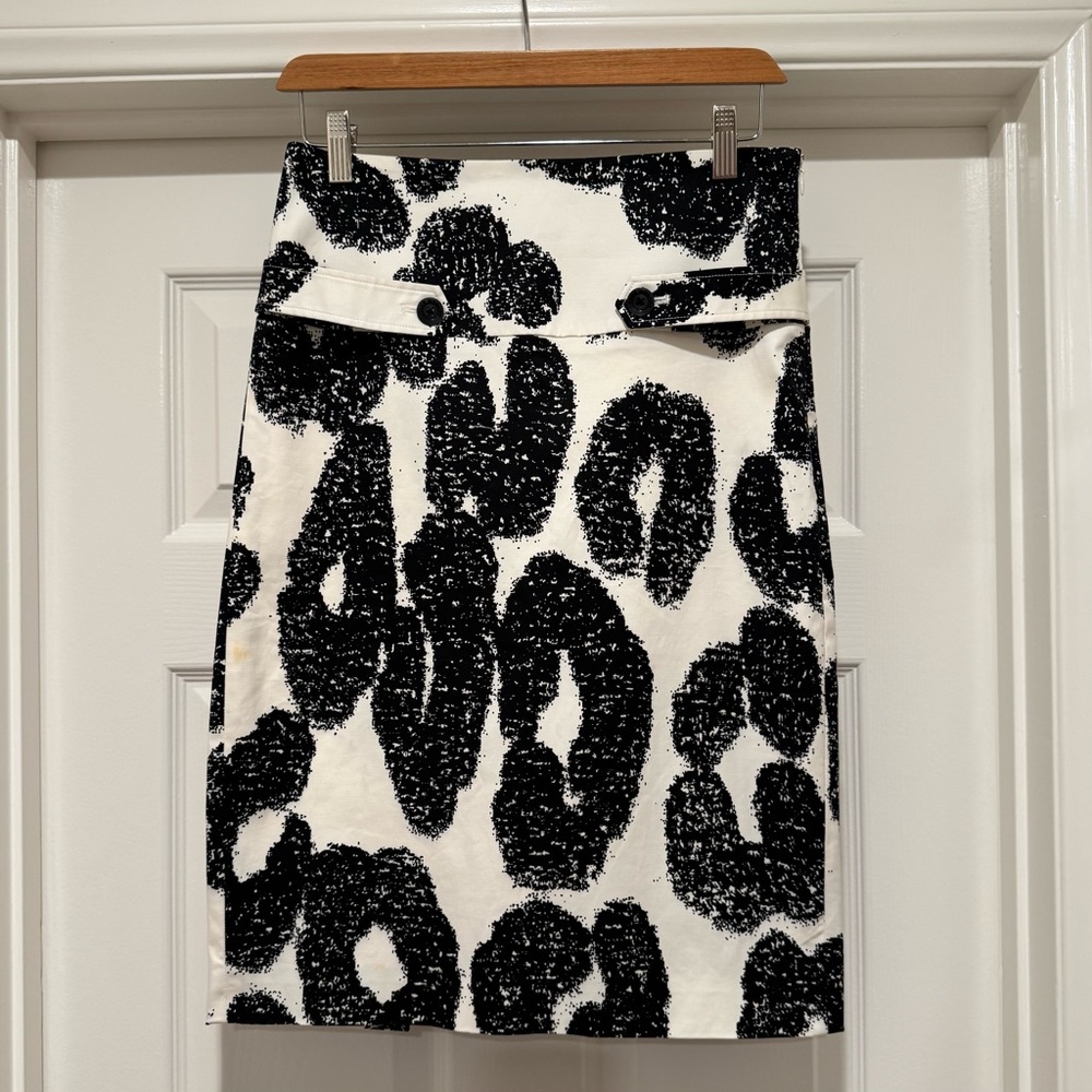 CLUB MONACO Black and White Abstract Pattern Knew Length Pencil Skirt, Size 6